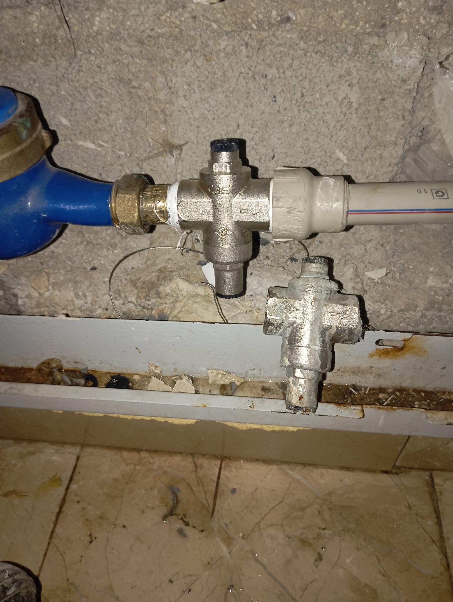 Desen Tesisat Ustası Logo