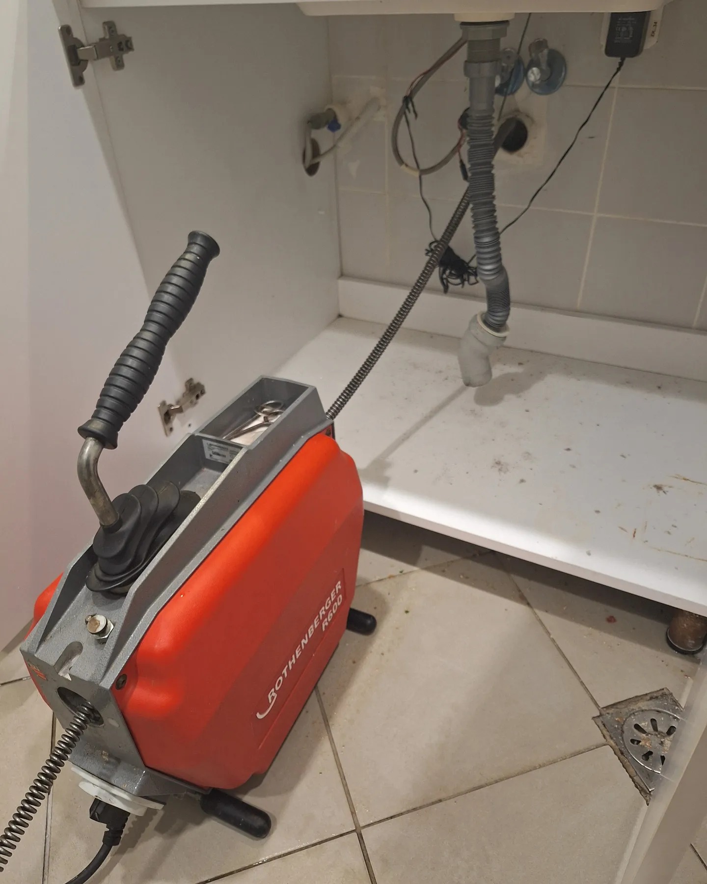 Galeri - Lavabo Gideri Açma