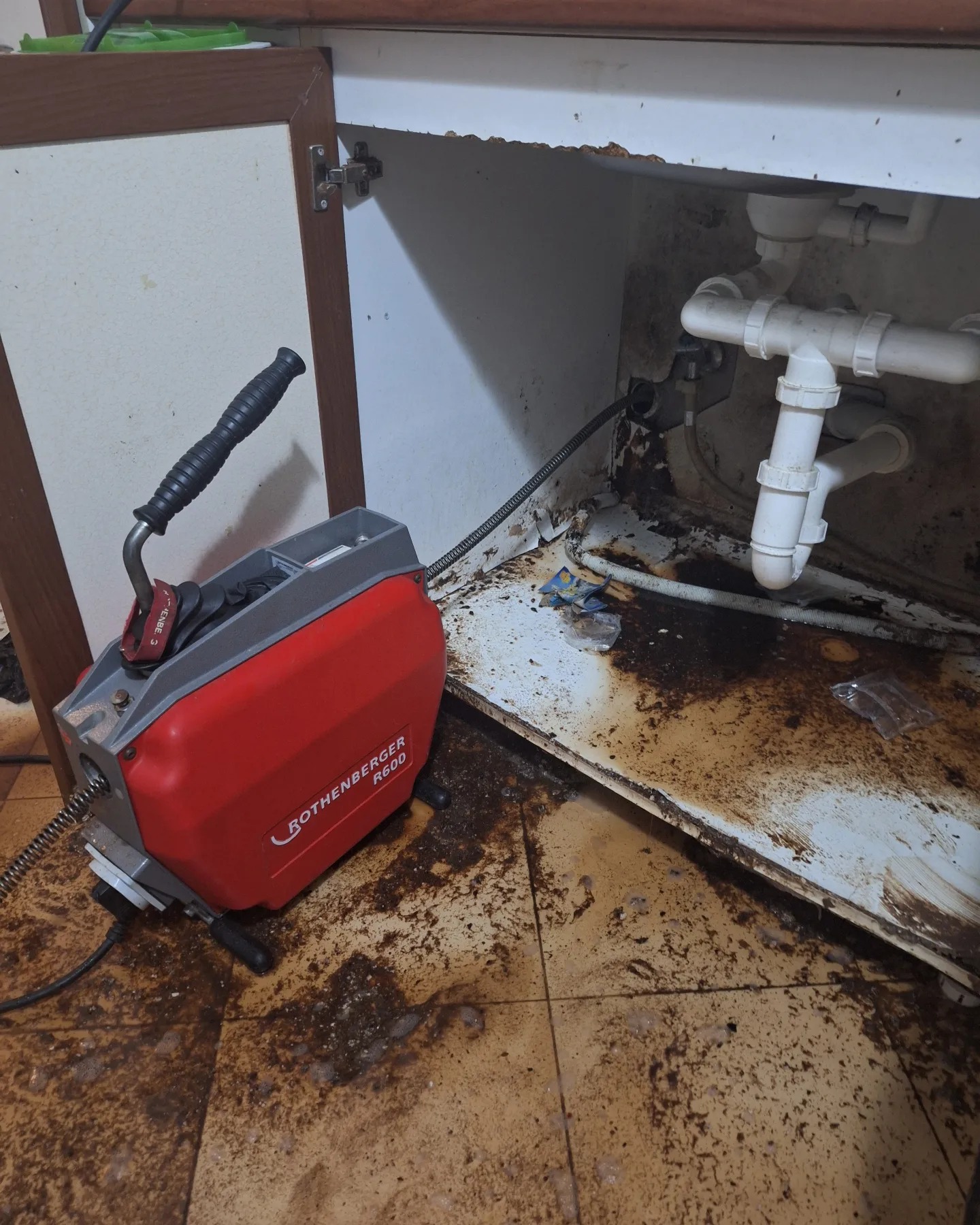 Mutfak gideri tıkanıklığı - kamera ile kontrol